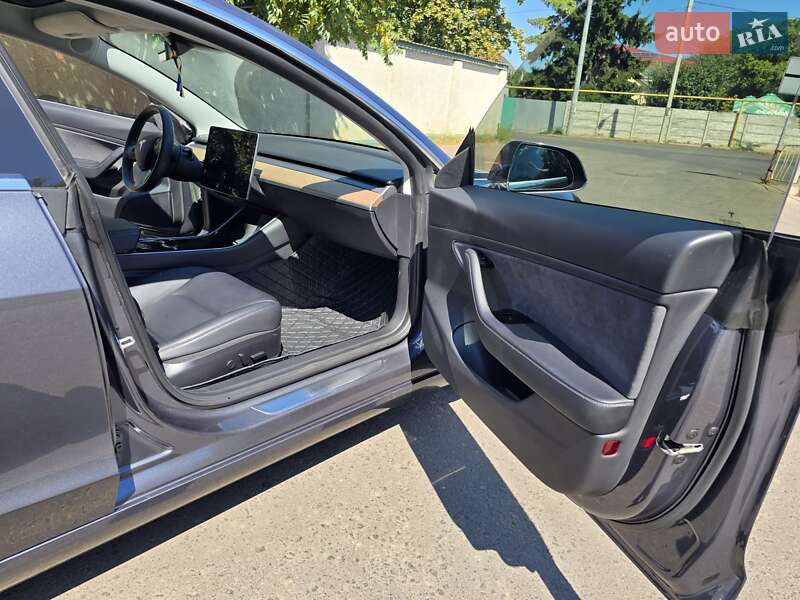 Седан Tesla Model 3 2020 в Одессе