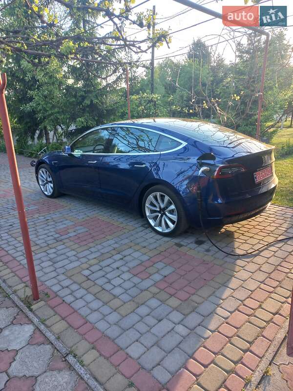Седан Tesla Model 3 2018 в Шептицькому