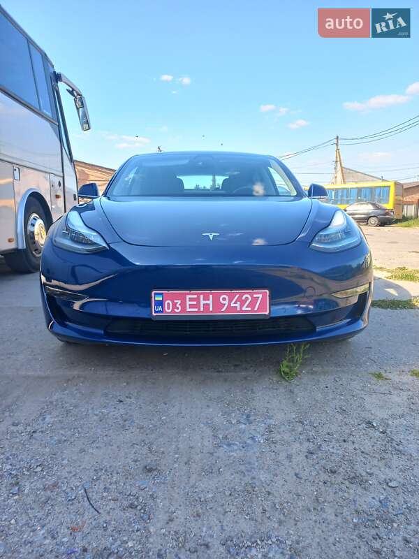Седан Tesla Model 3 2018 в Шептицькому