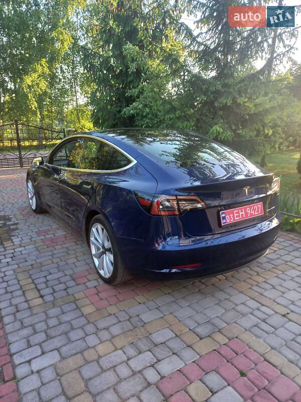 Седан Tesla Model 3 2018 в Шептицькому