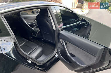 Седан Tesla Model 3 2020 в 