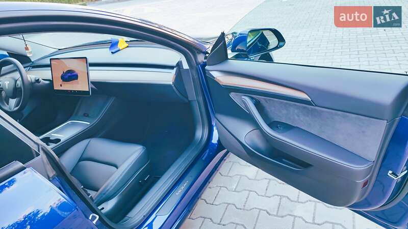 Седан Tesla Model 3 2023 в Киеве