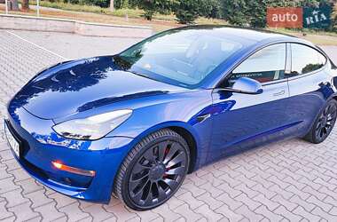 Седан Tesla Model 3 2023 в 