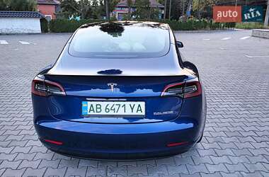 Седан Tesla Model 3 2023 в 