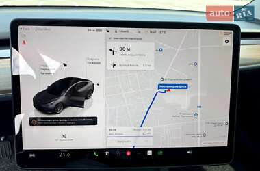 Седан Tesla Model 3 2023 в 