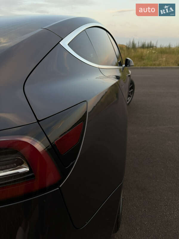 Седан Tesla Model 3 2019 в Виннице