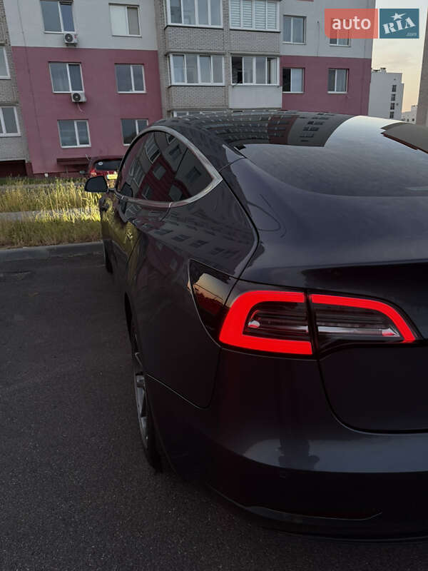 Седан Tesla Model 3 2019 в Виннице
