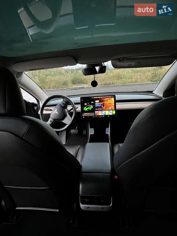 Седан Tesla Model 3 2019 в Виннице
