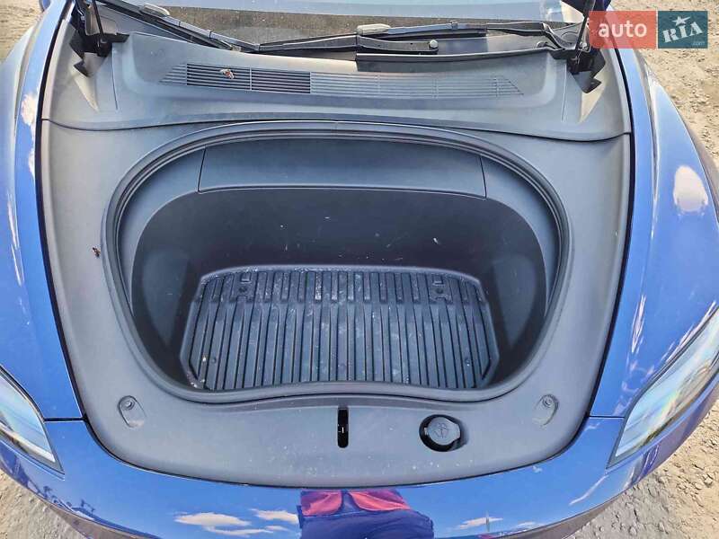 Седан Tesla Model 3 2024 в Києві
