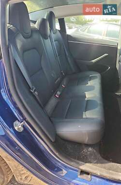 Седан Tesla Model 3 2024 в 