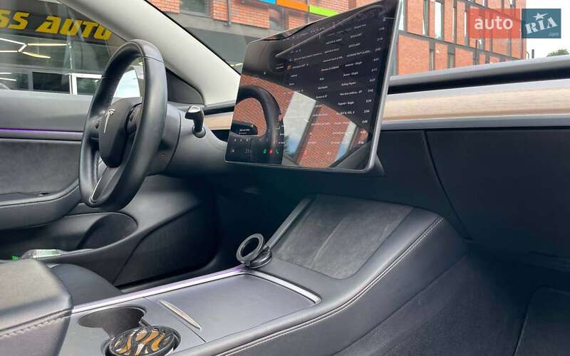 Седан Tesla Model 3 2018 в Чернівцях