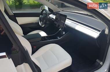 Седан Tesla Model 3 2019 в 