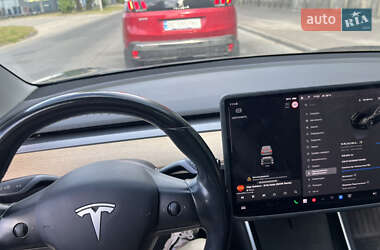 Седан Tesla Model 3 2019 в 