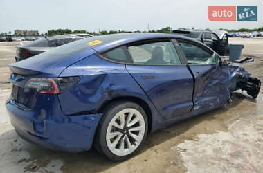 Седан Tesla Model 3 2022 в 