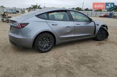 Седан Tesla Model 3 2025 в 