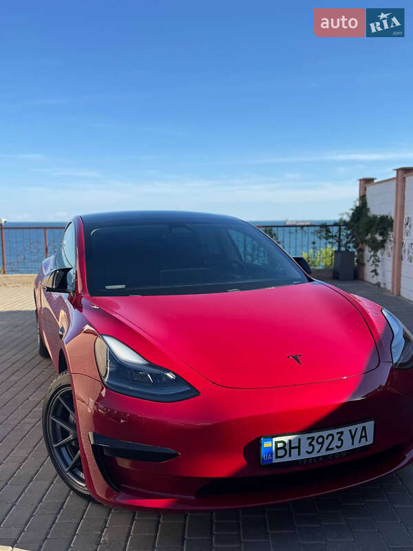 Седан Tesla Model 3 2021 в 