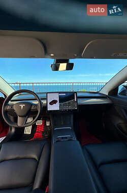 Седан Tesla Model 3 2021 в 