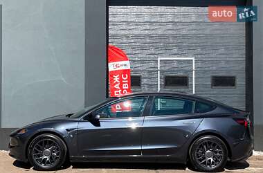 Седан Tesla Model 3 2024 в 