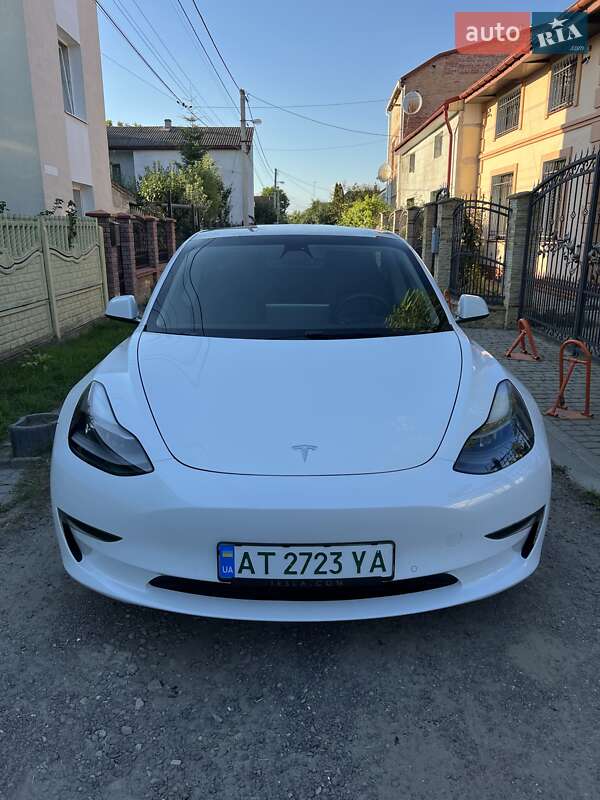 Седан Tesla Model 3 2021 в Львове
