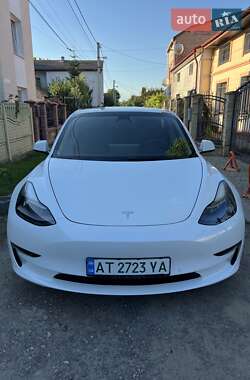 Седан Tesla Model 3 2021 в 