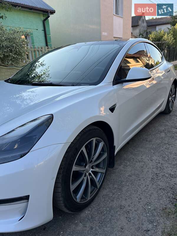 Седан Tesla Model 3 2021 в Львове