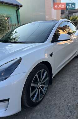 Седан Tesla Model 3 2021 в 