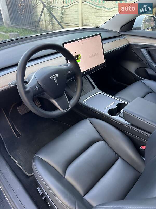 Седан Tesla Model 3 2021 в Львове