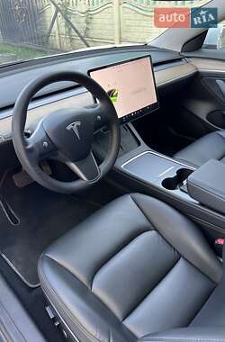 Седан Tesla Model 3 2021 в 