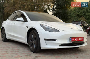 Седан Tesla Model 3 2023 в 