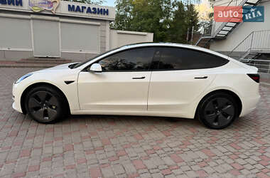 Седан Tesla Model 3 2023 в 