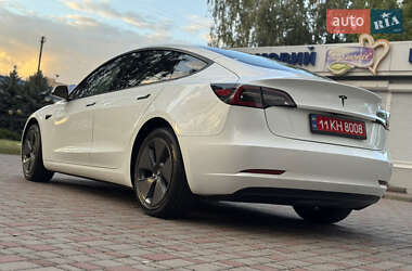 Седан Tesla Model 3 2023 в 