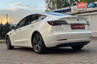 Седан Tesla Model 3 2023 в 
