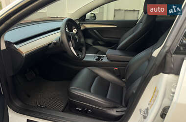 Седан Tesla Model 3 2023 в 