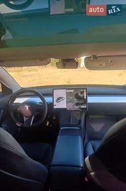 Седан Tesla Model 3 2021 в 