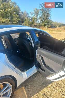 Седан Tesla Model 3 2021 в 