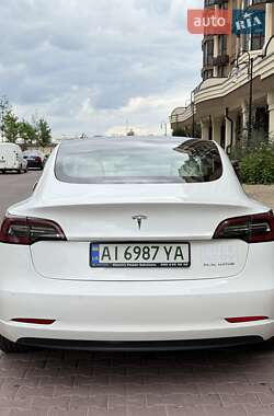 Седан Tesla Model 3 2021 в 