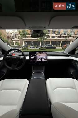 Седан Tesla Model 3 2021 в 