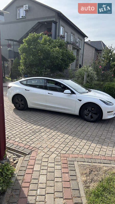 Седан Tesla Model 3 2021 в Шептицькому