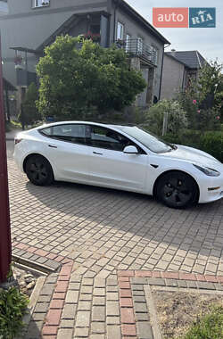 Седан Tesla Model 3 2021 в 