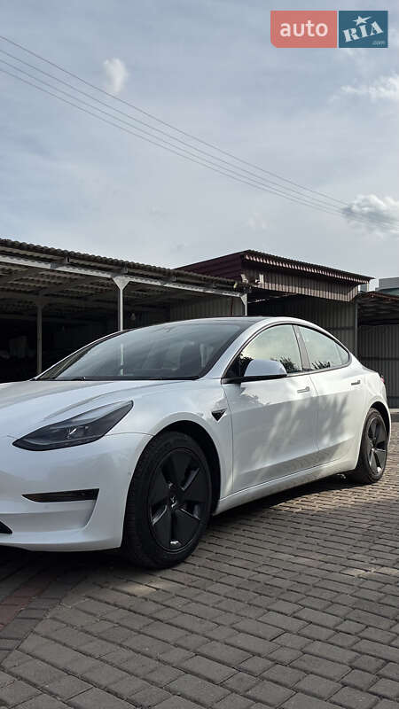 Седан Tesla Model 3 2021 в Шептицькому