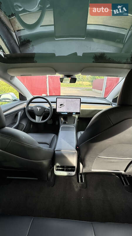 Седан Tesla Model 3 2021 в Шептицькому