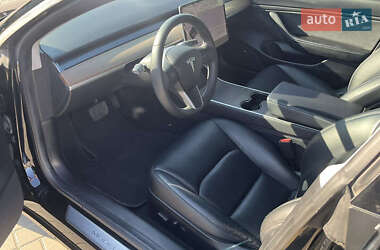 Седан Tesla Model 3 2020 в 