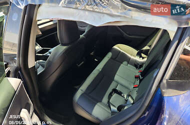Седан Tesla Model 3 2024 в 
