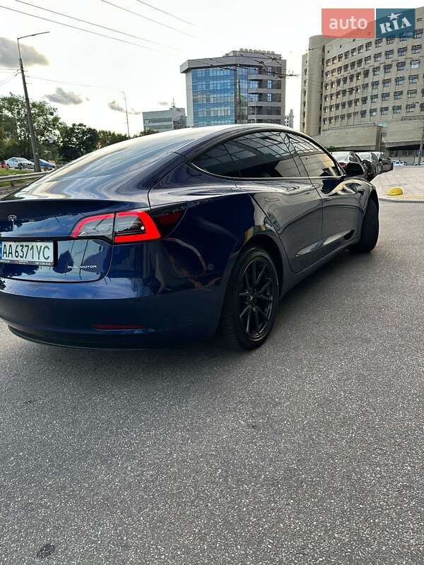 Седан Tesla Model 3 2022 в Киеве