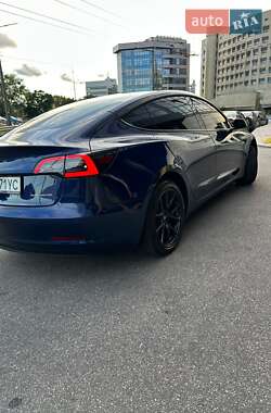 Седан Tesla Model 3 2022 в 