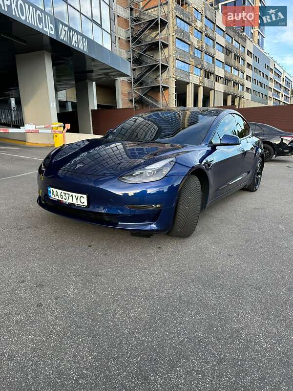 Седан Tesla Model 3 2022 в Киеве