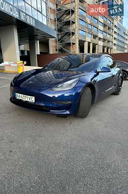 Седан Tesla Model 3 2022 в 