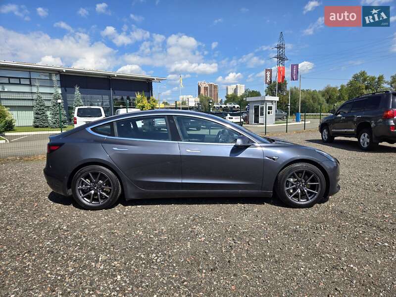 Седан Tesla Model 3 2018 в Киеве