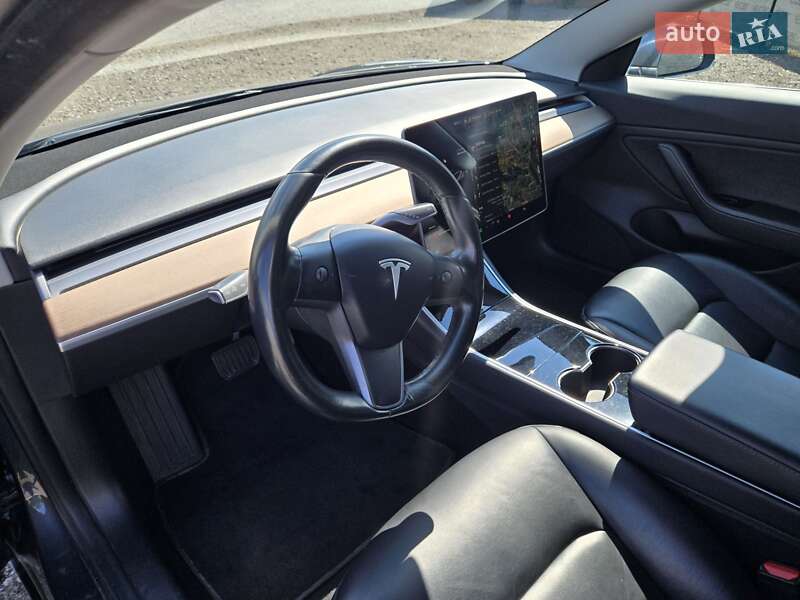 Седан Tesla Model 3 2018 в Киеве