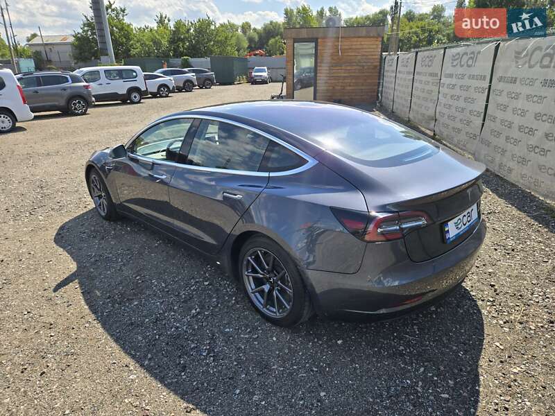 Седан Tesla Model 3 2018 в Киеве